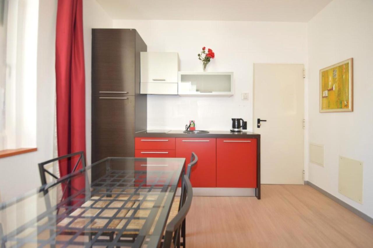 Guesthouse University By Lr - Self Check In Лугано Екстериор снимка