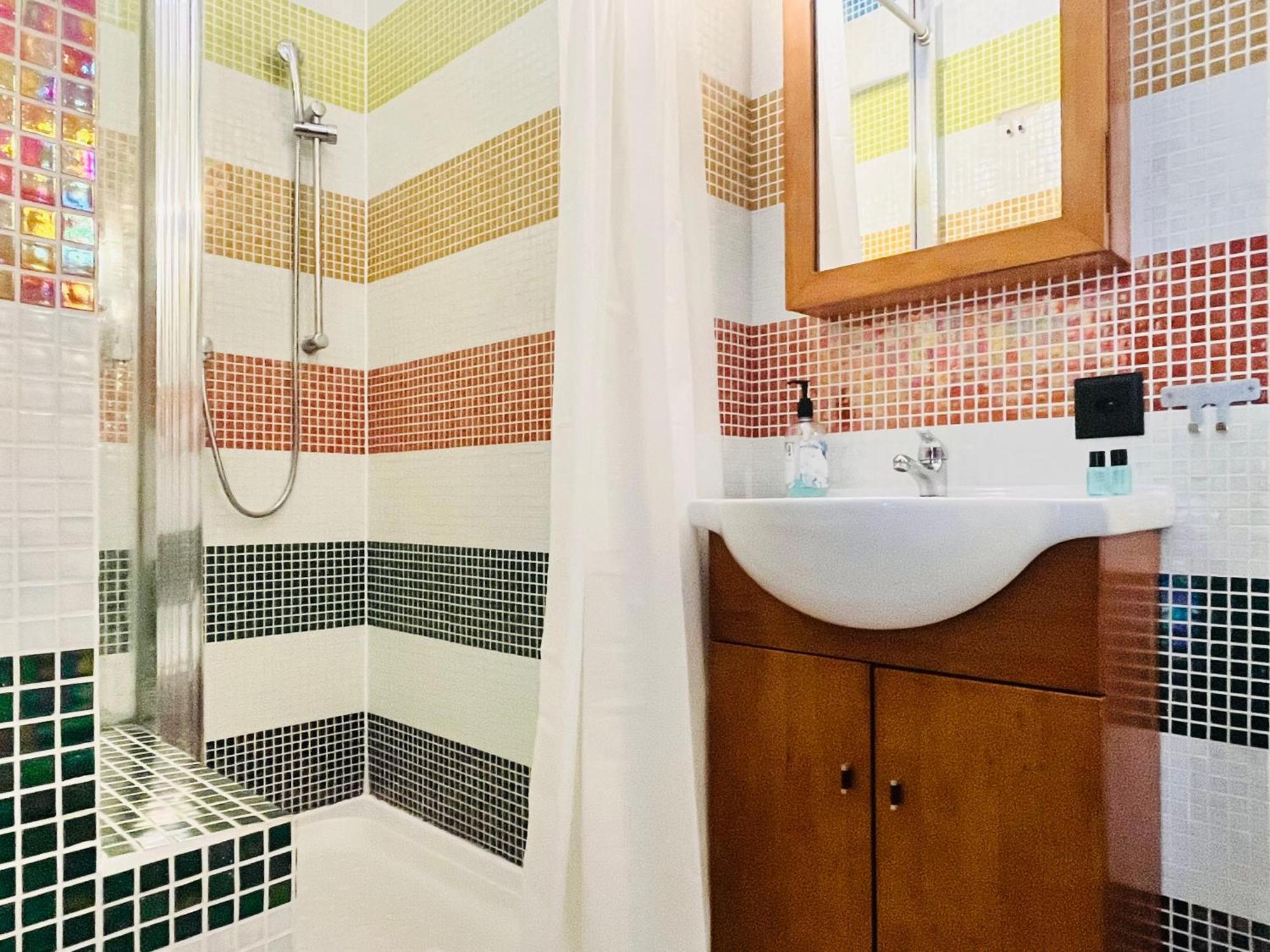 Guesthouse University By Lr - Self Check In Лугано Екстериор снимка