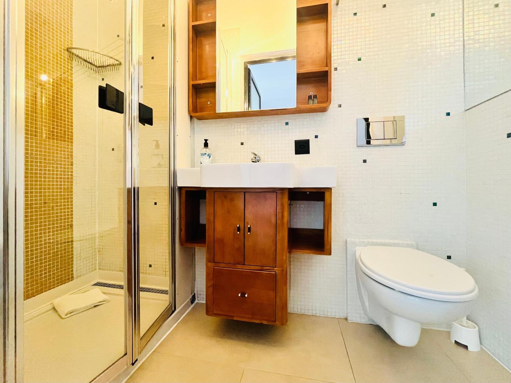 Guesthouse University By Lr - Self Check In Лугано Екстериор снимка