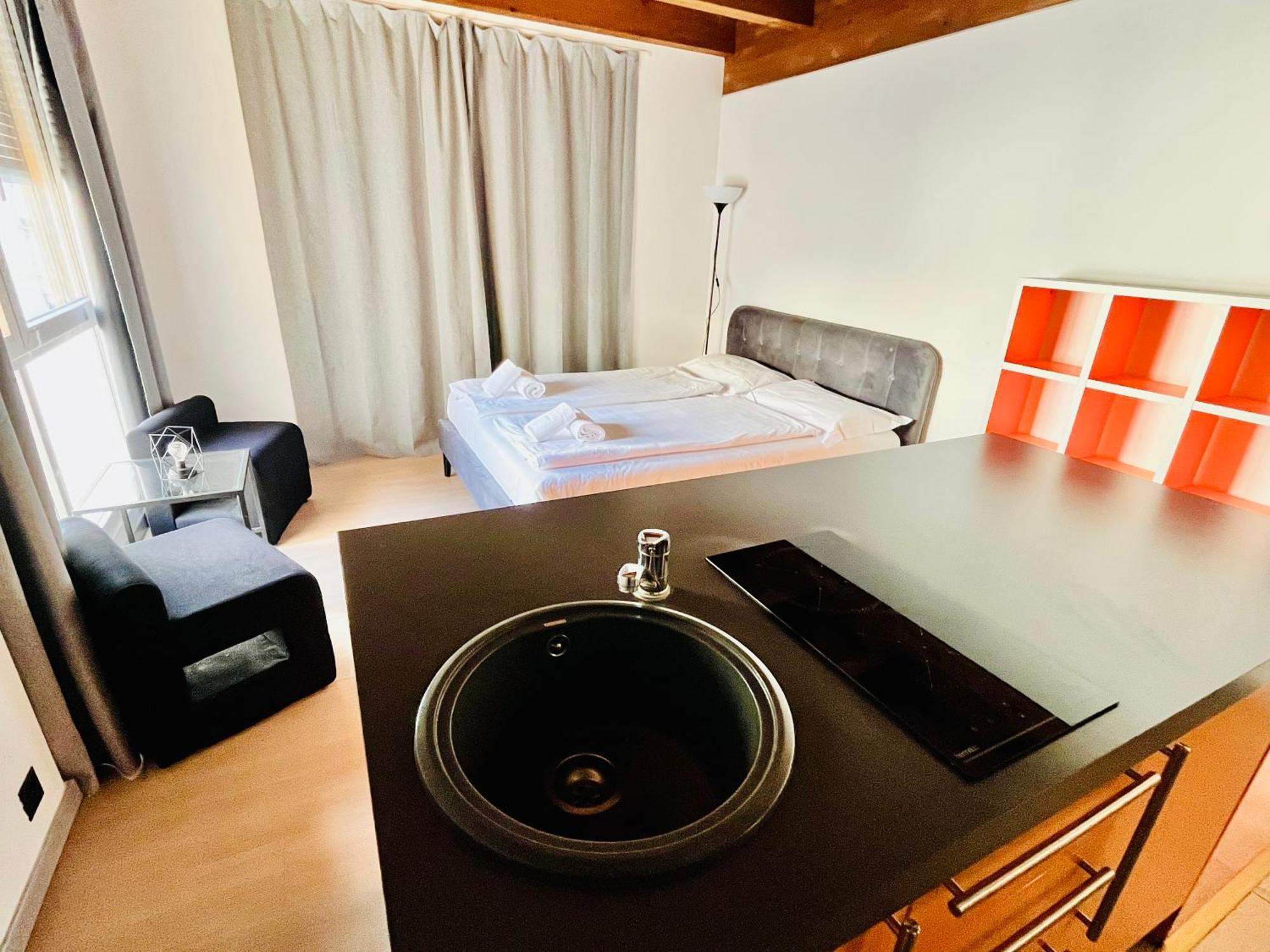 Guesthouse University By Lr - Self Check In Лугано Екстериор снимка