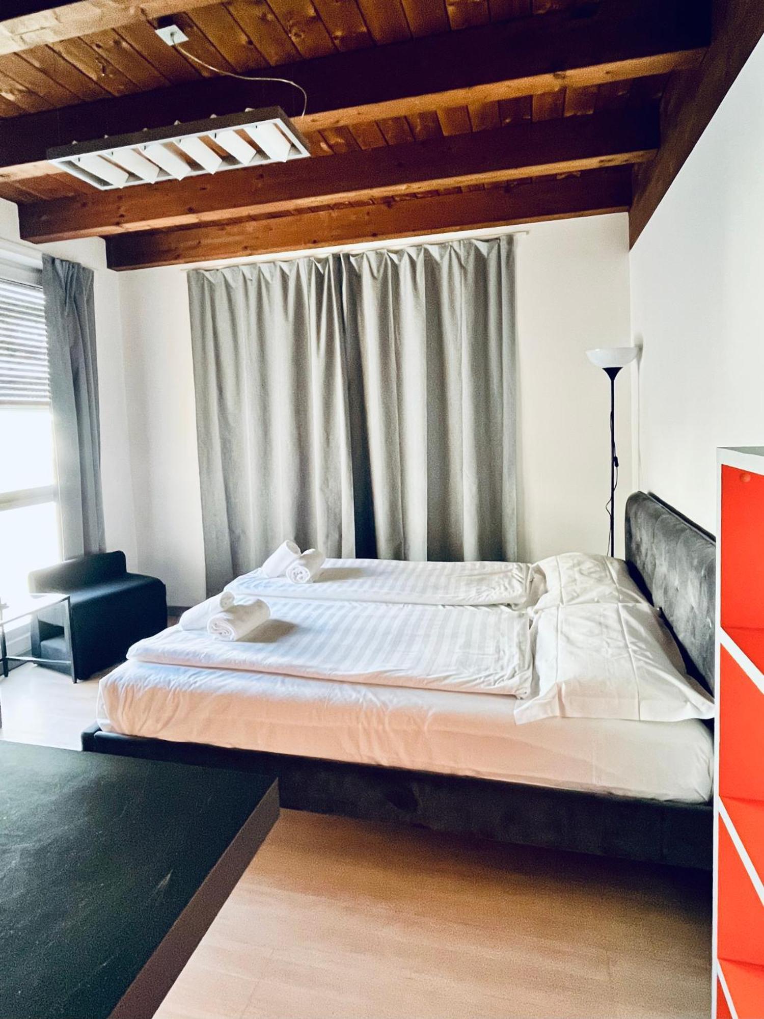 Guesthouse University By Lr - Self Check In Лугано Екстериор снимка