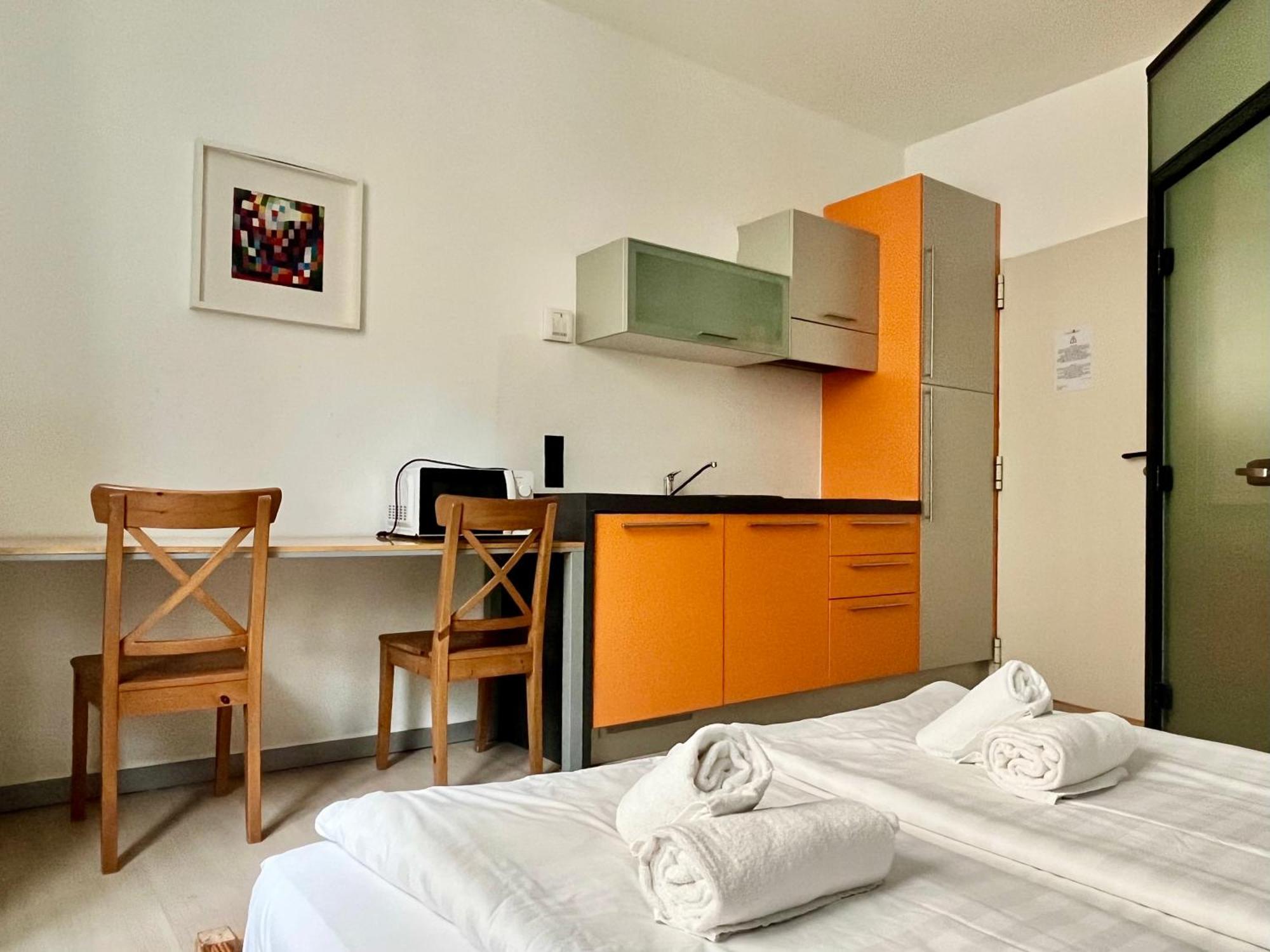 Guesthouse University By Lr - Self Check In Лугано Екстериор снимка