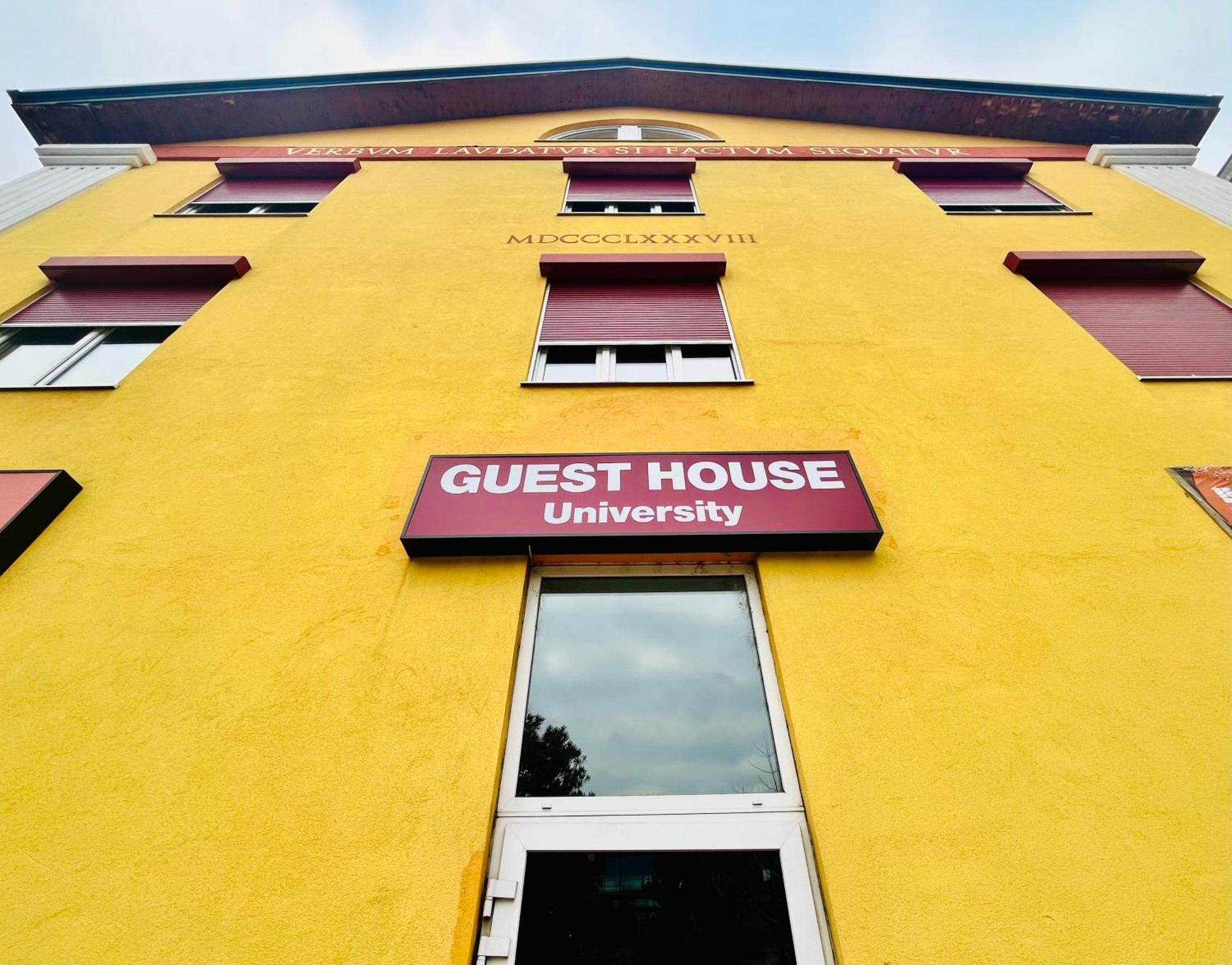 Guesthouse University By Lr - Self Check In Лугано Екстериор снимка